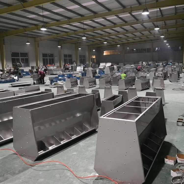 不銹鋼育肥食槽定制安裝